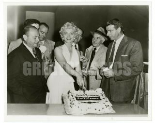 Marilyn Monroe Cuts Cake On Set Seven Year Itch 