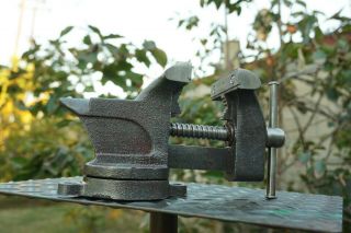VINTAGE COLUMBIAN No.  03 - 1/2 M2 HOME SHOP VISE 3 - 1/2  JAW WIDTH WITH SWIVEL BASE 2