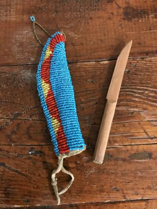 1880s NATIVE AMERICAN SIOUX INDIAN BEAD DECORATED HIDE KNIFE SHEATH AND KNIFE 2
