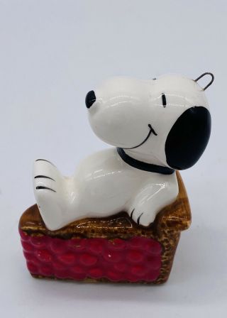 Vintage Peanuts Snoopy On Cherry Pie Ceramic Christmas Ornament United Feature