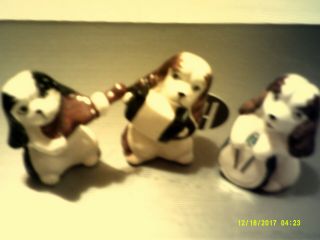 Vintage Dogs Figurines In A 3 Pc.  Band Ceramic Japan 2.  5 Inch