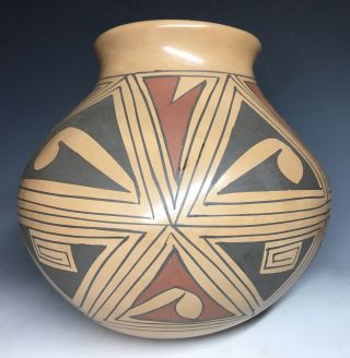 20th C.  Ramon Silveira Mata Ortiz Casas Grande Pueblo Native Pottery Polychrome