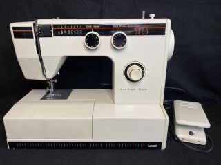 Vintage Montgomery Wards Sewing Machine Model Uht J 1933 W/ Accessories