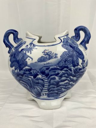 Chinese Chinoiserie Blue And White Ceramic Footed Vase W/handles Cutout
