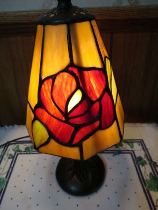 11” Night Stand Lamp Stained Glass Shade Red Rose