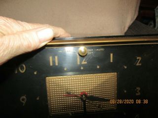 Vintage Sylvania Model 511B AM tube radio. 2