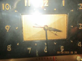 Vintage Sylvania Model 511B AM tube radio. 3