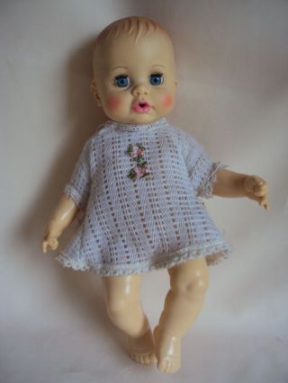 Vintage 1971 Ideal Toy Corp Plastic 12.  50 " Tall Doll
