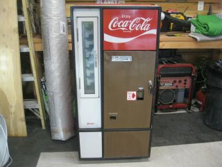 1960s ? Coke Coca Cola Machine Vendo Ha56b.  Functional With Keys.