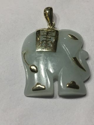 Vtg Light Green Jade Elephant Pendant 14 Kt Yellow Gold Accent And Hasp 1 1/8”