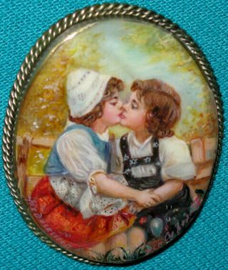 Wonderful " Happy Easter " Russian Hand Painted Fedoskino Mop Brooch