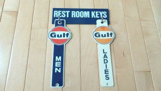 Vintage Gulf Oil Plastic Restroom Key Signs With A Nos Metal Key Rack
