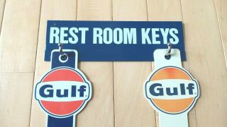 Vintage Gulf Oil Plastic Restroom Key Signs with a NOS Metal Key Rack 2