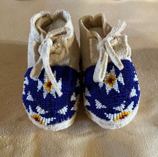 One Totally Neat Native American Lakota Sioux Beaded Baby Moccasins