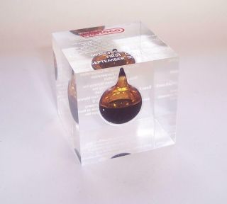 Vintage 1980 Conoco Murchison Sample North Sea Oil In Lucite Cube Paperweight