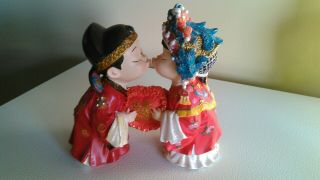 Traditional Chinese Wedding Kissing Bride Groom Couple Resin Figurines