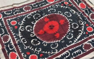 59 " X 47 " Vintage Uzbek Suzani Silk Embroidery Ethnic Kuchi Wall Tribal Tapestry