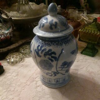 Vintage Chinese 10 " 1/2” Ginger Jar Urn Blue White Flowers / Birds