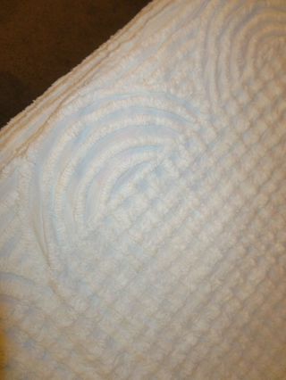 Lovely Estate Vintage White Cotton Chenille Bedspread 90 