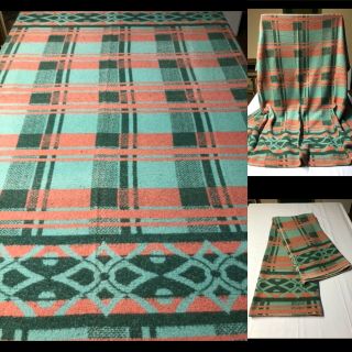 Vtg 1950’ Camp Blanket.  Plaid W/pattern Border.  Perfect For Cut - Up / Pillows