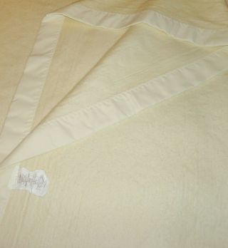 Vtg Ivory Westpoint Stevens Chatham 100 Acrylic Blanket 84” X 96” Satin Trim
