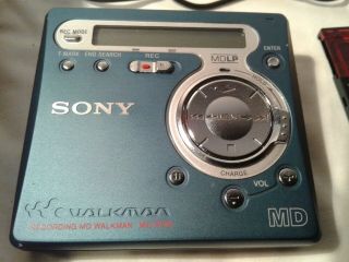 Vintage SONY RECORDING MD WALKMAN MZ - R700/remote/charger/disc blue work 2