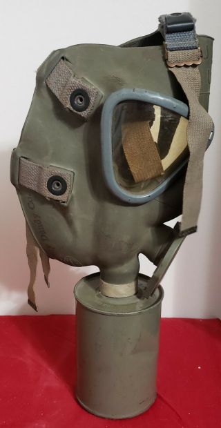 Vintage World War Ii United States Gas Mask Wwii