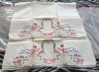 Vtg Southern Belle Hand Crocheted Pillowcases Two Ladies On Each W/trellis