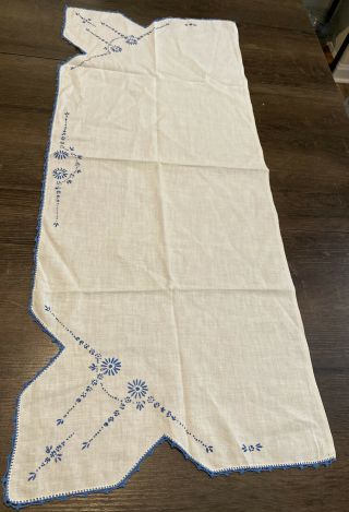 Vtg Handmade White Cotton Linen Embroidered Table Runner Scarf - Blue Floral
