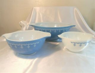 Vintage Pyrex Snowflake Garland Blue Set Of 3 Nesting Mixing Bowls