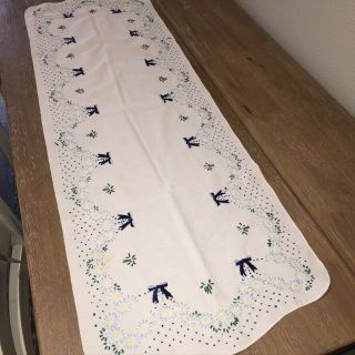 Vintage Mcm Hand Embroidered Runner Dresser Scarf Blue Flowers Bows White Linen