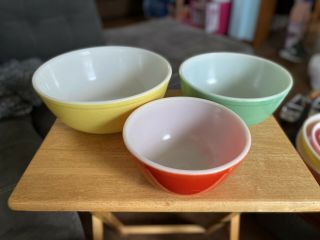 Vintage - Pyrex - Set Of 3 Primary Color - Nesting Mixing Bowls - Yellow Green Red