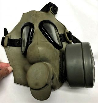 Vintage Us Military 1950s Gas Mask Size M/l With Canvas Bag And " Anti Dim Cloth "