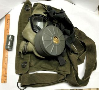 Vintage US Military 1950s Gas Mask size M/L with Canvas Bag and 