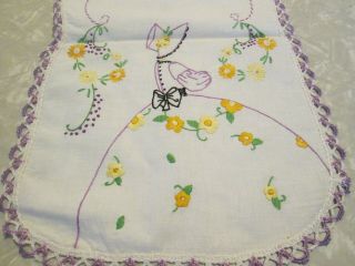 Vintage Embroidered Southern Belle Table Scarf/ Cond/ Crochet Edges 10x34 "