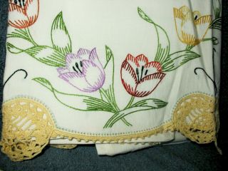 Vintage Pair Pillowcases Embroidered Tulip Flowers Crocheted Yellow Butterflies 3