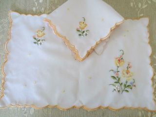 Vintage Embroidered Placemat And Napkin Set Of Four