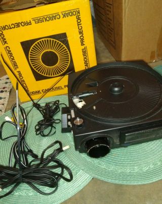 Vintage Kodak Carousel Projector 650h W/remote