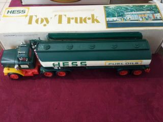 Vintage 1977 Hess Fuel Oil Tanker Toy Truck Pre - Owned