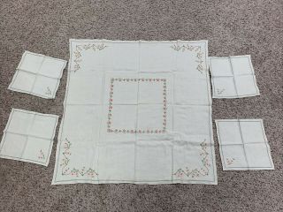 Lovely Vintage Floral Hand Embroidered Linen Tablecloth And 4 Napkins 35x36