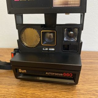 Vintage Polaroid Sun 660 Autofocus Instant 600 Flash Camera with Strap 2