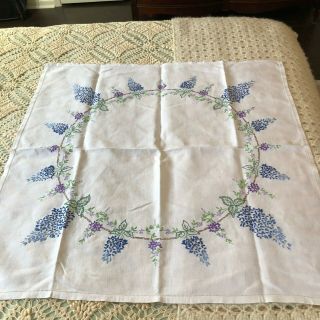 Vintage 33 1/2 " Square Tablecloth With Circle Of Embroidered Pattern Of Grapes