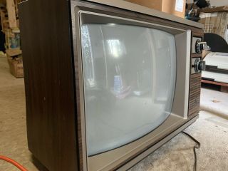 Vintage General Electric Television Ge Tv Retro 19pc3704w Mcm 19” Gaming 1984