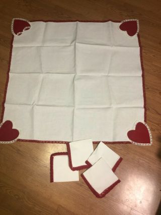 Vintage Red & White Heart Tablecloth W Crochet Edges With 4 Dinner Napkins