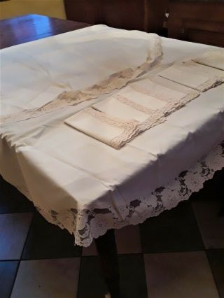 Vintage Tan/off White Oval Tablecloth 88 " X66 " With Lace Trim 8 Matching Napkins