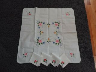 Vintage Embroidered Linen 32 " X 33 " Tablecloth And 4 - 10 " X 10 " Napkins Floral