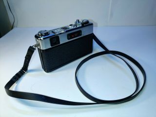 Vintage G Yashica Electro 35 GSN Camera w/ 1:1.  7 Lens 45 mm Lense,  Case Vintage 2