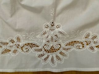 Vintage White Cotton Apron Embroidered Floral Eyelet Bib Full Pocket 2