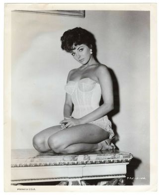 Joan Collins Leggy Cheesecake Alluring Pose 1950s Vintage Photo 362