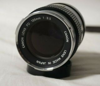 Vtg Canon Fd 135mm F3.  5 Lens With Canon Case And Caps